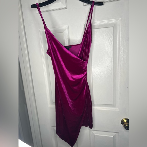 Forever 21 Asymmetrical bodycon dress. Magenta velvet fabric. - Picture 6 of 6